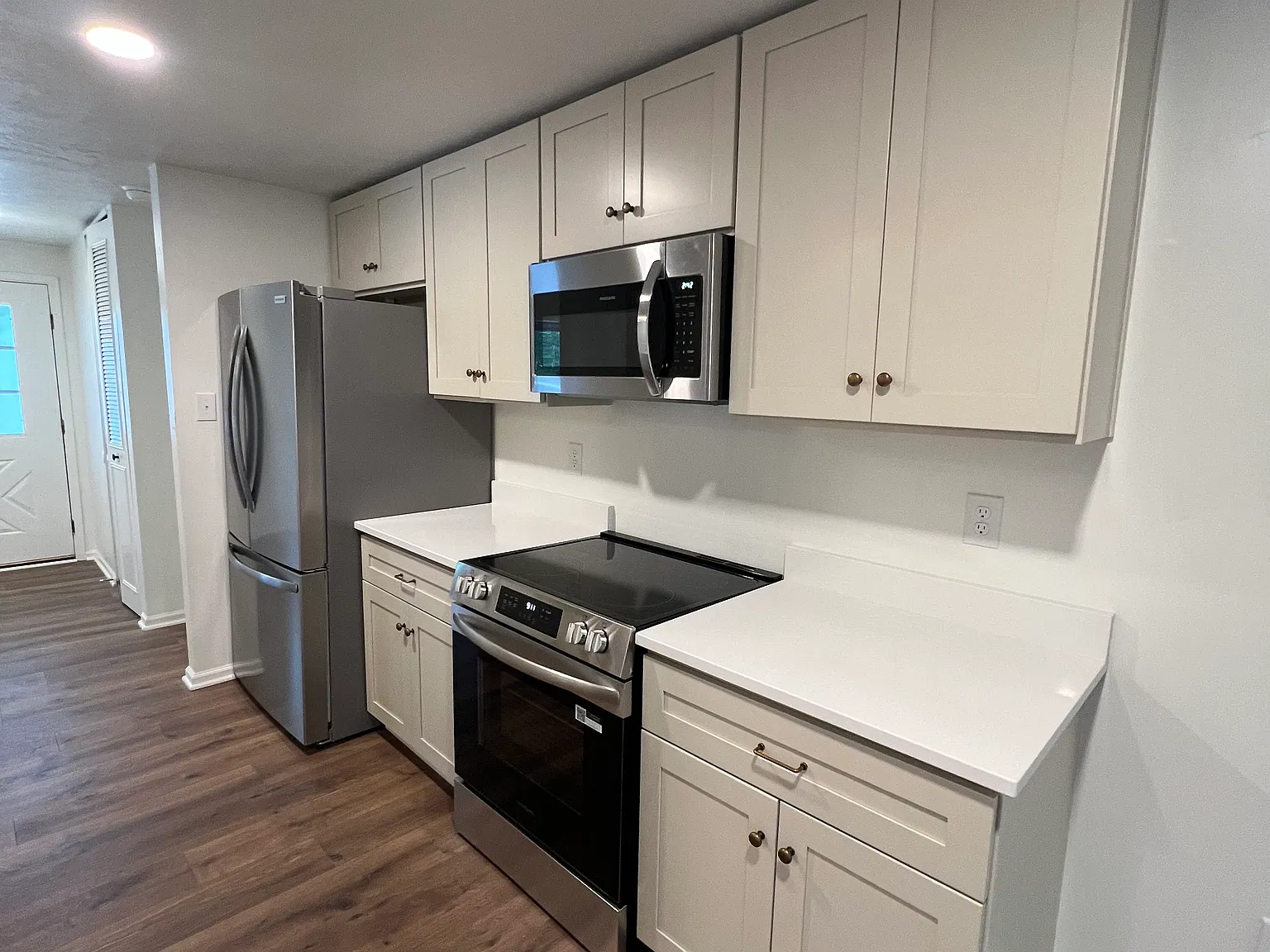 3 bed, 1188 sqft, $2,300 — Photo 4