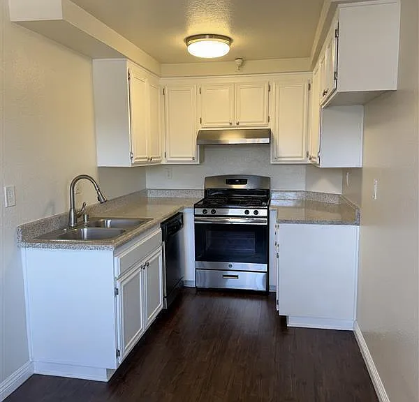 13808 S Cerise Ave #9 — Photo 7