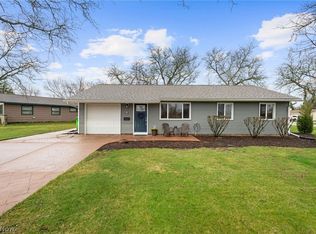 487 Bridle Ln, Berea, OH 44017