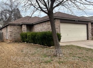 1301 Briarwood Dr, Azle, TX 76020
