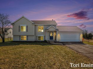 5060 Fieldstone Meadow Dr NE, Cedar Springs, MI 49319