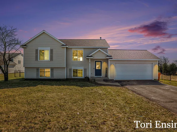 5060 Fieldstone Meadow Dr NE, Cedar Springs, MI 49319