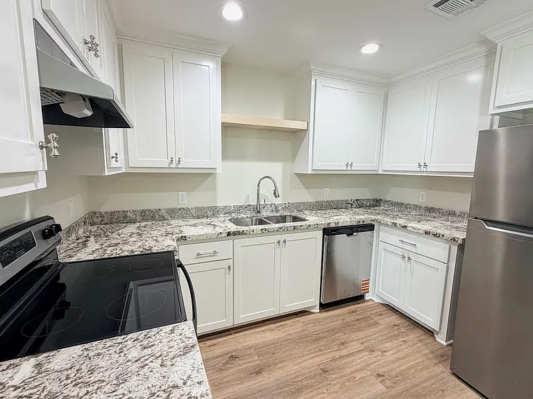 3715 Common St — Photo 6