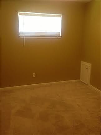 5th image of 1901 W Laurel Oaks Dr
