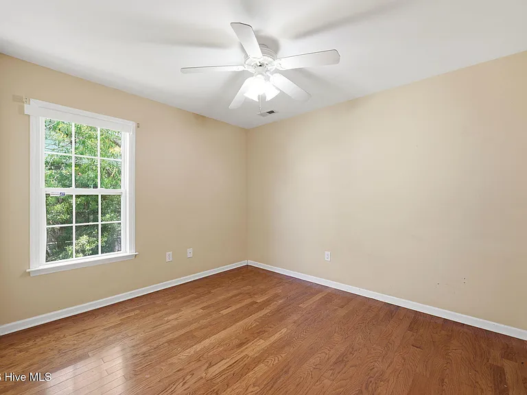 106 Lakeside Green Dr — Photo 21