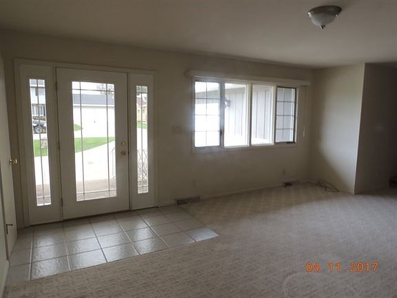 5th image of 410 Baker Ave