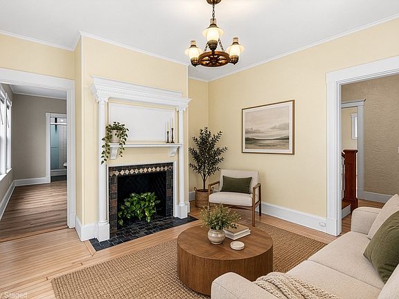 4th image of 172 Harris St
