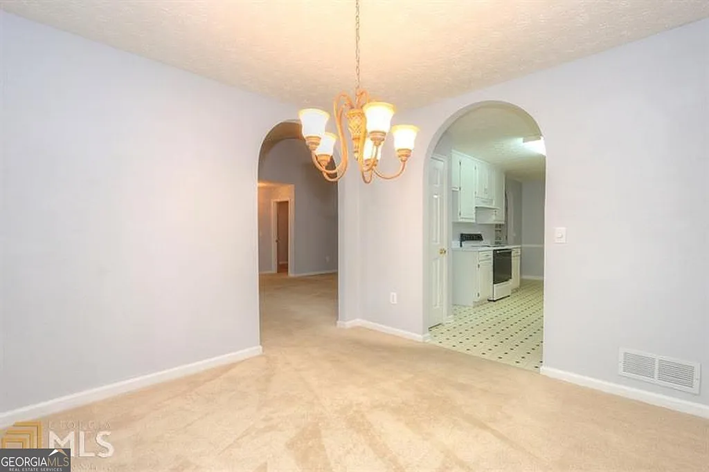 3 bed, 2.0 bath, 1500 sqft, $2,200 — Photo 4