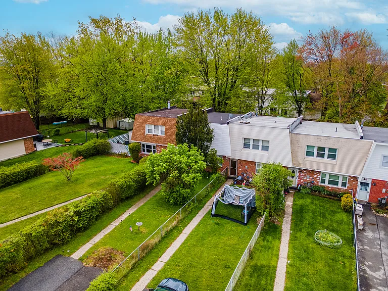 54 Whitman Ct — Photo 9
