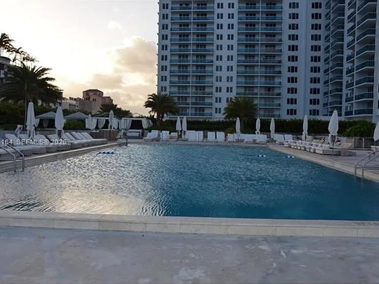 2301 Collins Ave #1507 — Photo 34