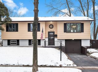 7147 Glenwood Ln, Hanover Park, IL 60133