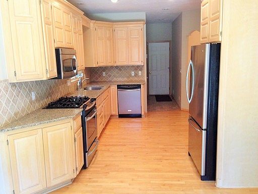 3rd image of 10728 Cambridge Ct