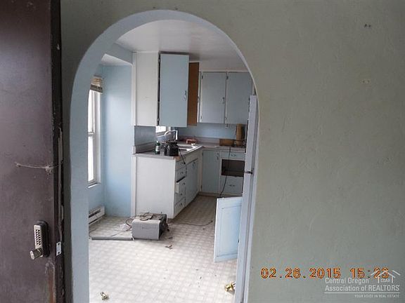 3rd image of 1891 SE Paulina Hwy