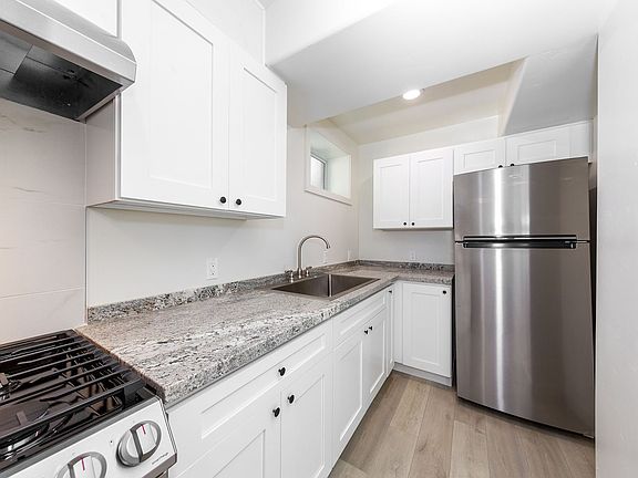 4th image of 1313 Buena Vista St APT 12