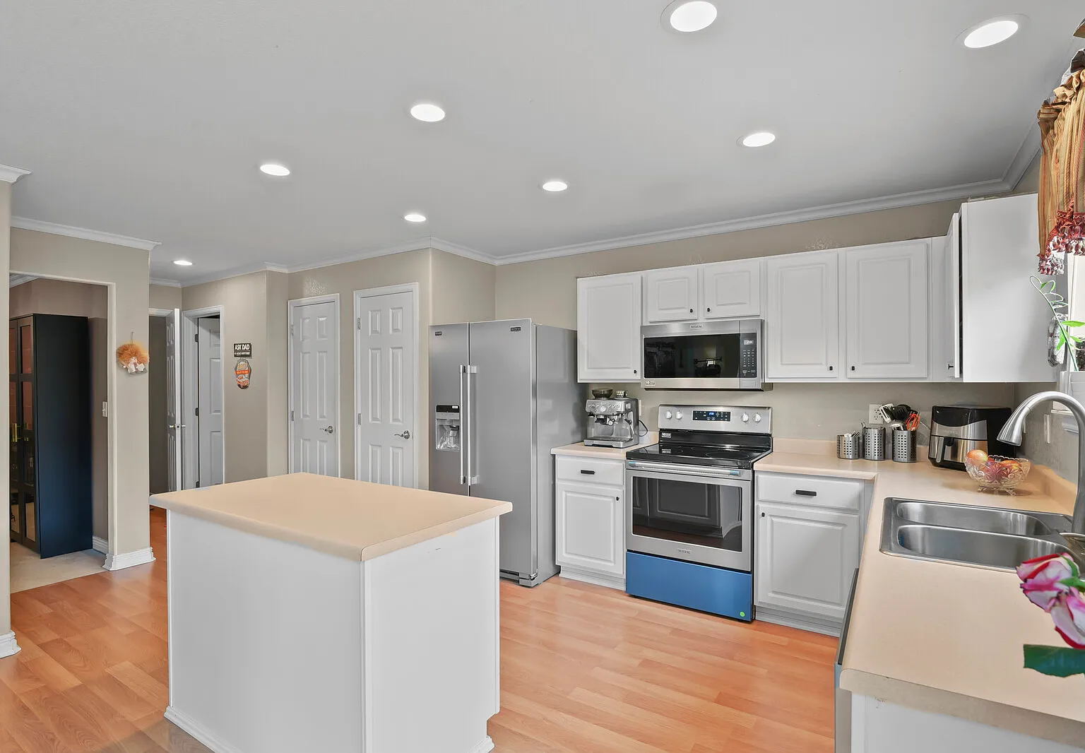 4 bed, 2417 sqft, $3,200 — Photo 1