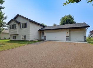1548 Cedar Dr SE, Cambridge, MN 55008