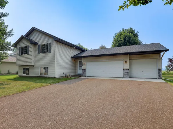 1548 Cedar Dr SE, Cambridge, MN 55008