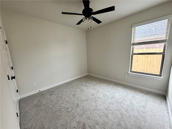 2nd image of 1812 Farmer St