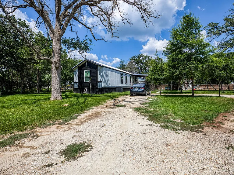 102 Hilltop Ct — Photo 3