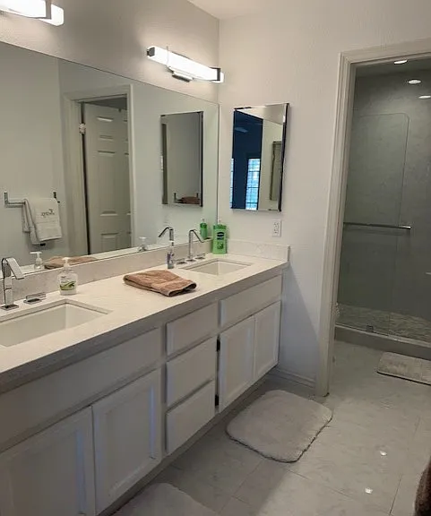 N 28th Pl — Photo 9