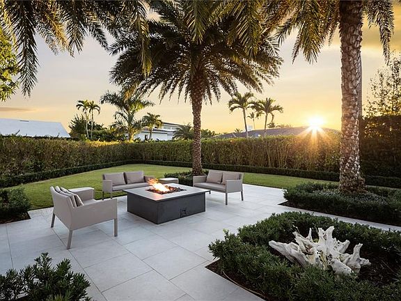 3rd image of 512 Neapolitan LN