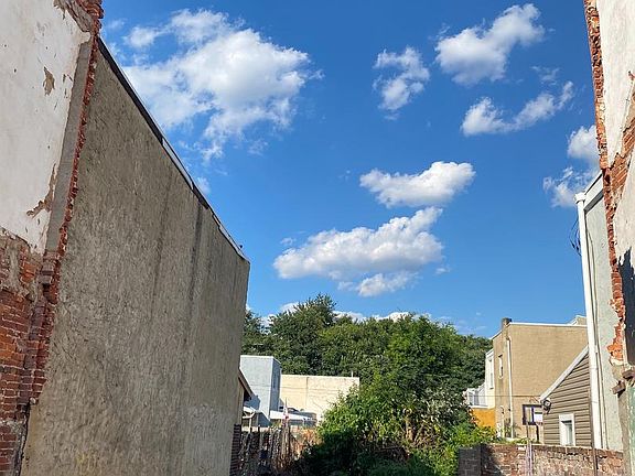 3rd image of 2621 E Lehigh Ave