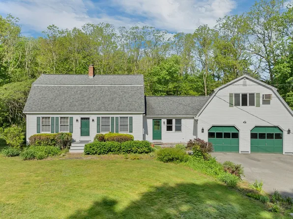 1 Muddy Pond Rd, Kensington, NH 03833