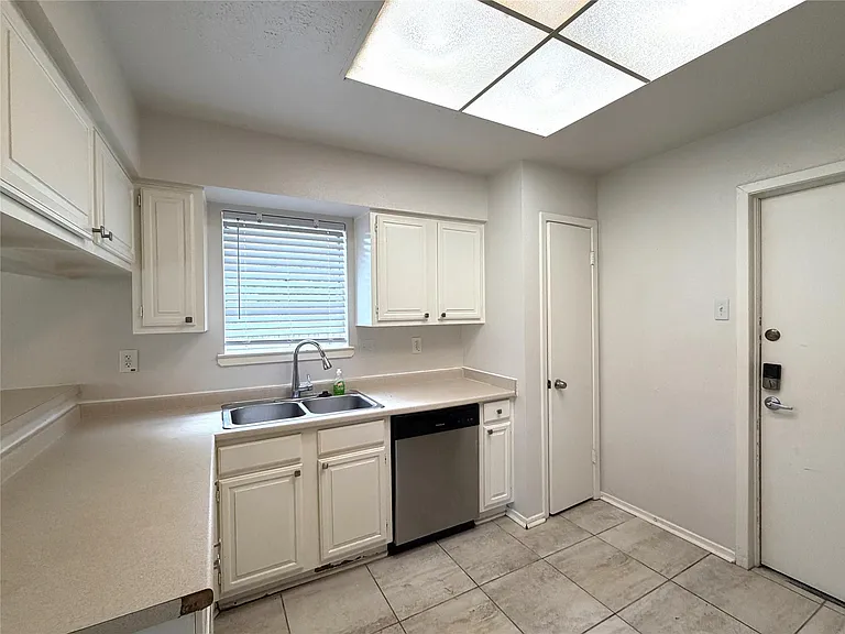 22319 Merrymount Dr — Photo 17