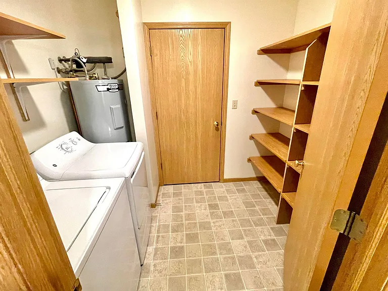 Stone Creek Apartments — Photo 3