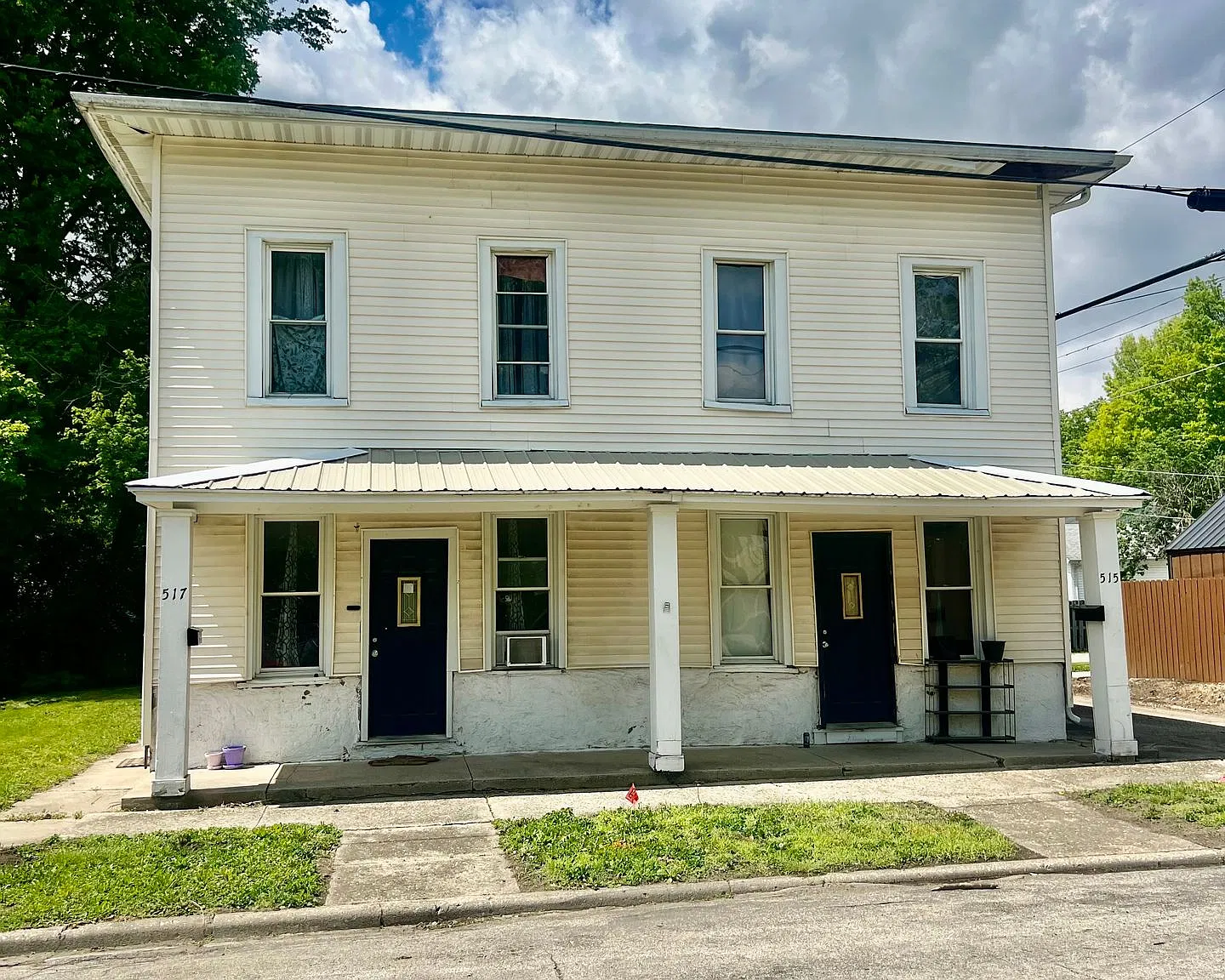 Maple Apartments — Photo 1