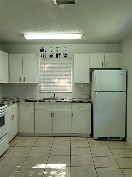 2223 Taylor St — Photo 3