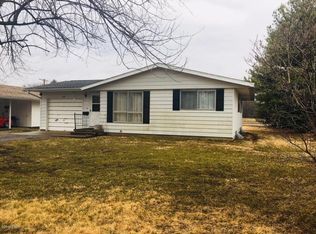 616 Douglas St, Flora, IL 62839