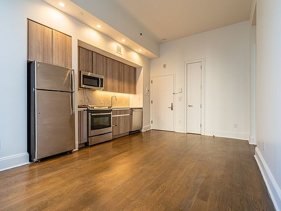 3rd image of 15 Park Row APT 4L2