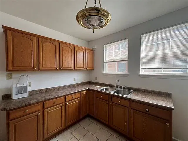 2 bed, 1.0 bath, 1200 sqft, $1,600 — Photo 4