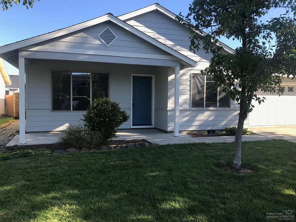 1st image of 755 NE Quince Pl
