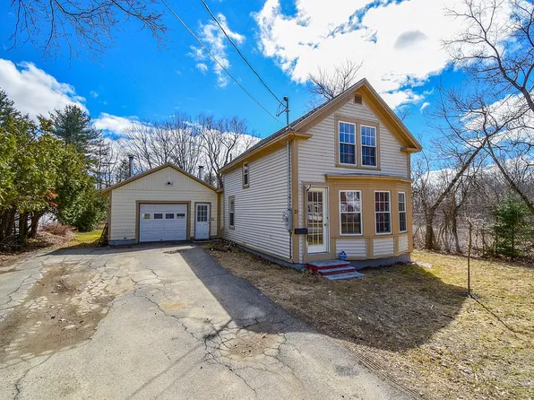 21 Highland Ave, Newport, ME 04953