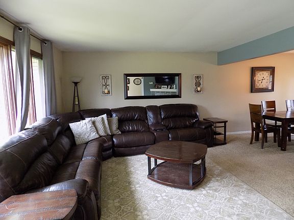 3rd image of 601 Parkshore Dr