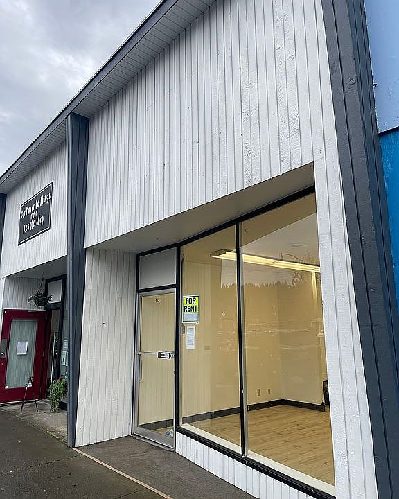 1st image of 413 W Railroad Ave