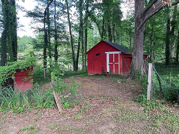 Barn and three fenced lots 