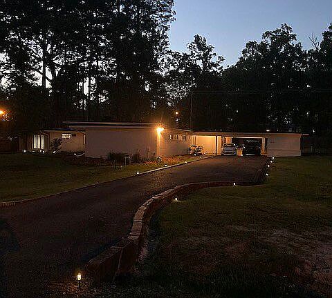 4th image of 1016 Lawton Cir