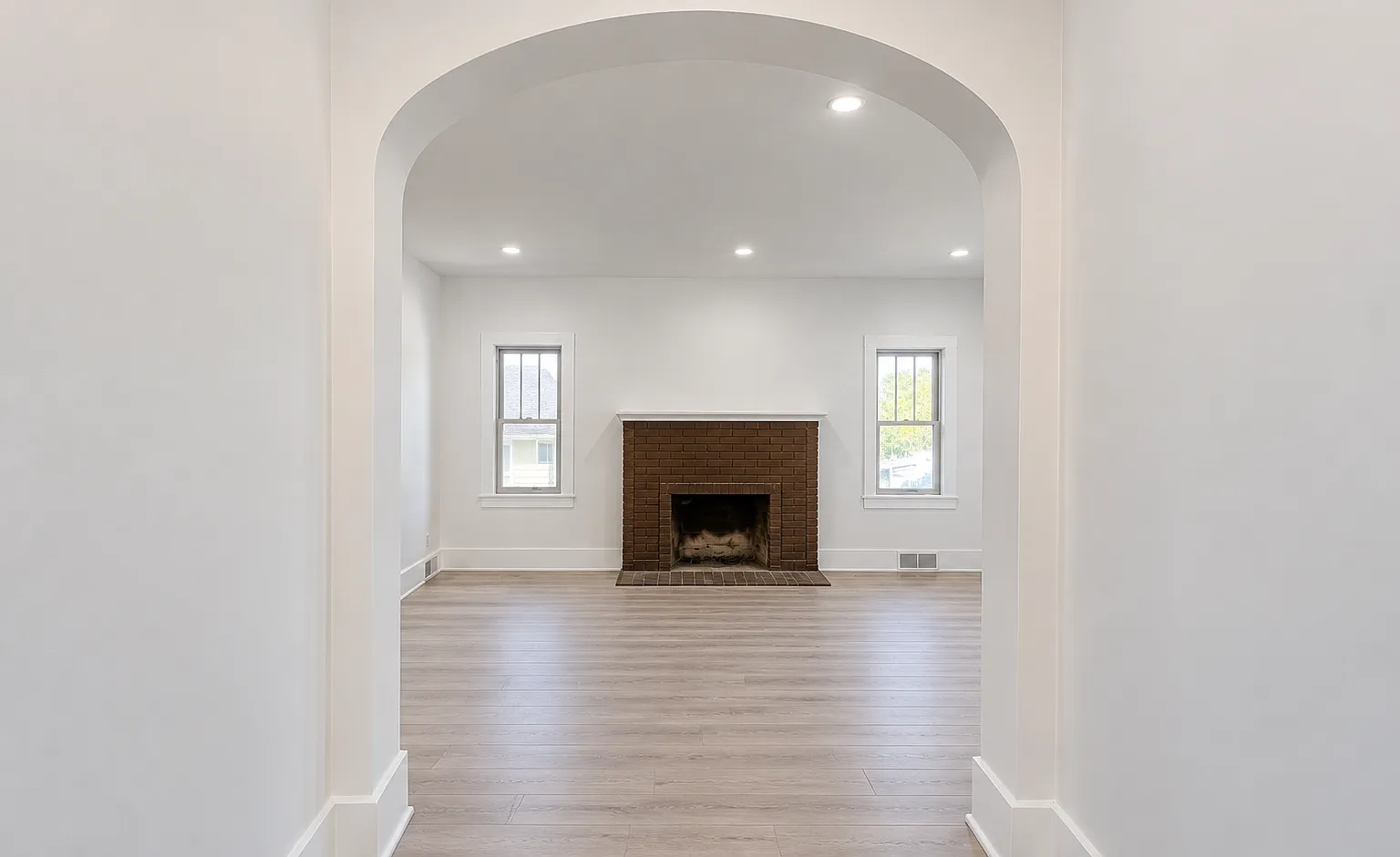 4 bed, 1378 sqft, $2,400 — Photo 3
