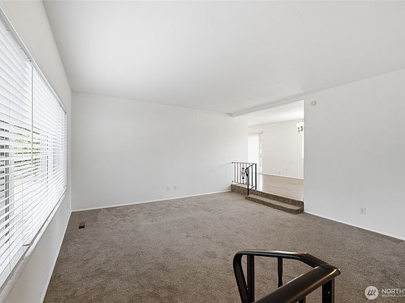 5th image of 4108 80th Avenue W