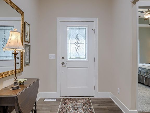 3rd image of 3117 Aurora Dr