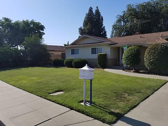 2nd image of 621 Oakdale Ln