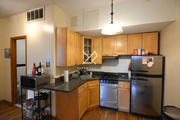 Rented by Yaffa Realty LLC | media 10