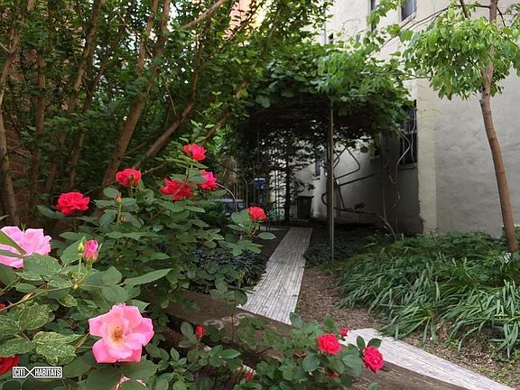 3rd image of 601 E 11th St APT 2a