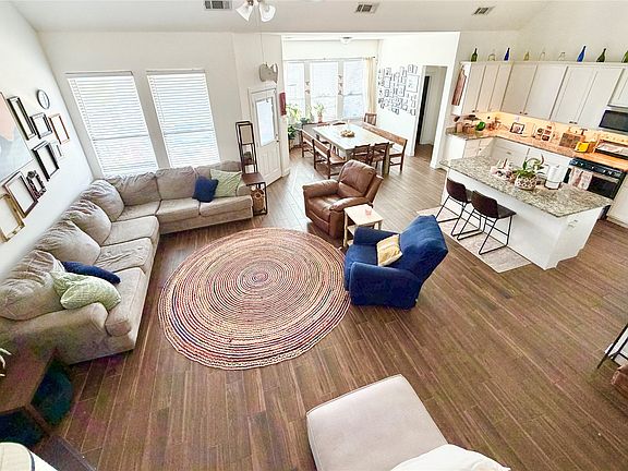 4th image of 213 Flower Ridge Dr