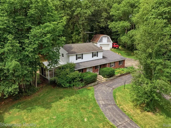7125 Ridgewood Rd, Clarkston, MI 48346