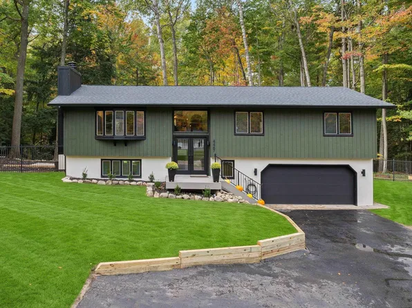 4467 S Rainbow Ct, Williamsburg, MI 49690