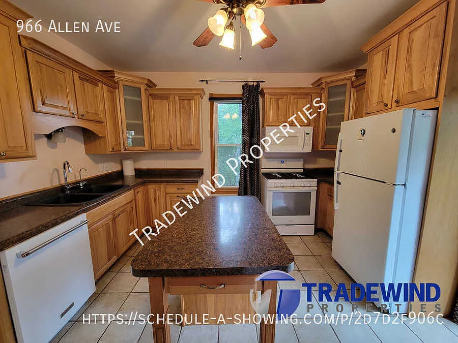 Beautiful 2 Bed 1 Bath Single Family Home — Photo 2
